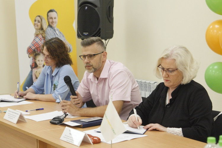 ООО «Уральская энергосбытовая компания» провела первую информационную встречу с населением